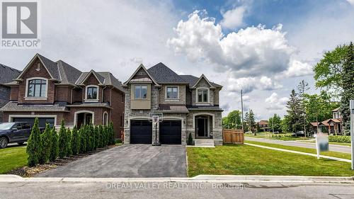 224 SEVERN ST STREET  Oshawa, ON L1J 8H7