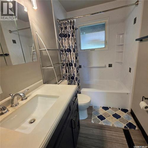 371 Allen Drive, Swift Current, SK - Indoor Photo Showing Bathroom