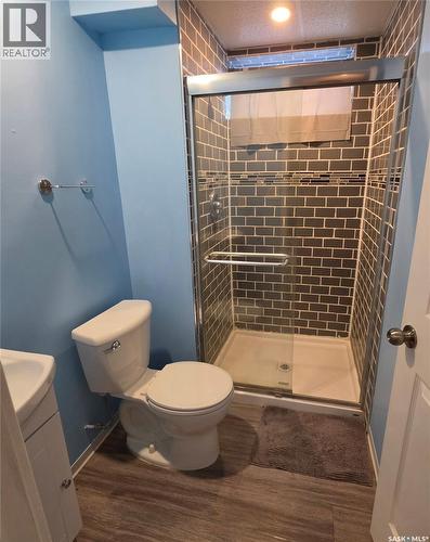 371 Allen Drive, Swift Current, SK - Indoor Photo Showing Bathroom