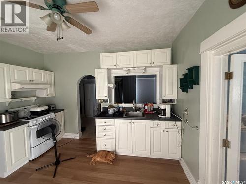 381 Main Street, Bengough, SK - Indoor Photo Showing Kitchen