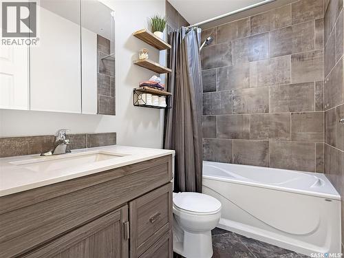 347 3Rd Avenue Se, Swift Current, SK - Indoor Photo Showing Bathroom