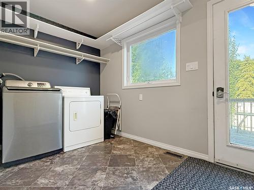 347 3Rd Avenue Se, Swift Current, SK - Indoor Photo Showing Laundry Room