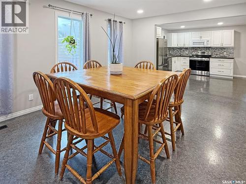 347 3Rd Avenue Se, Swift Current, SK - Indoor Photo Showing Dining Room