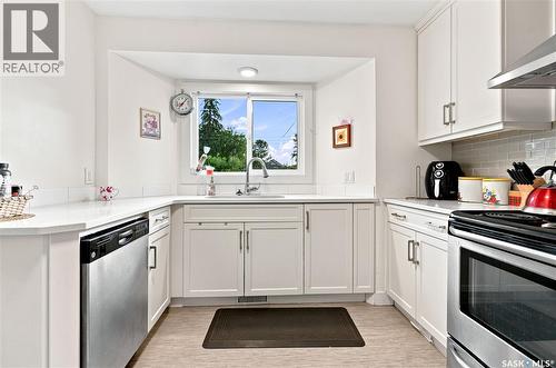 1706 Ewart Avenue, Saskatoon, SK - Indoor Photo Showing Kitchen