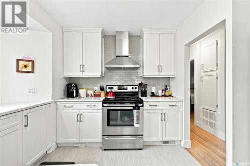 1706 Ewart Avenue, Saskatoon, SK - Indoor Photo Showing Kitchen With Stainless Steel Kitchen