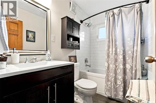 1706 Ewart Avenue, Saskatoon, SK - Indoor Photo Showing Bathroom