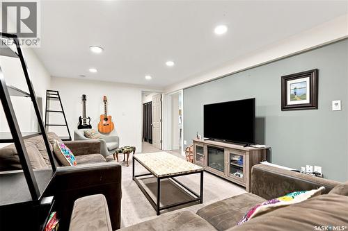 1706 Ewart Avenue, Saskatoon, SK - Indoor Photo Showing Living Room
