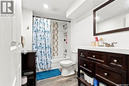 1706 Ewart Avenue, Saskatoon, SK - Indoor Photo Showing Bathroom