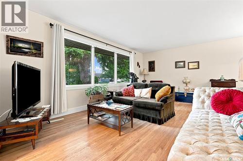 1706 Ewart Avenue, Saskatoon, SK - Indoor Photo Showing Living Room