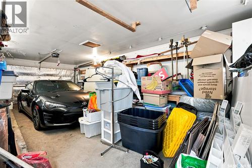1706 Ewart Avenue, Saskatoon, SK - Indoor Photo Showing Garage
