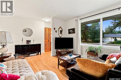 1706 Ewart Avenue, Saskatoon, SK - Indoor Photo Showing Living Room