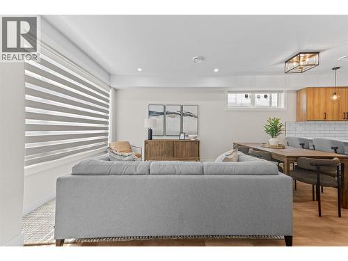 1034 Martin Avenue Unit# 1, Kelowna, BC - Indoor Photo Showing Living Room