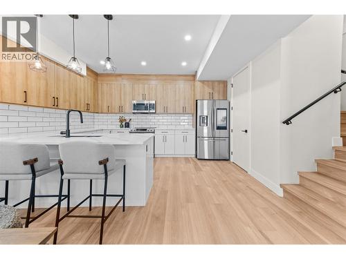 1034 Martin Avenue Unit# 1, Kelowna, BC - Indoor Photo Showing Kitchen With Upgraded Kitchen