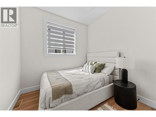 1034 Martin Avenue Unit# 1, Kelowna, BC - Indoor Photo Showing Bedroom