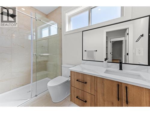 1034 Martin Avenue Unit# 1, Kelowna, BC - Indoor Photo Showing Bathroom