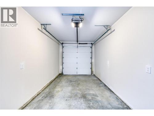 1034 Martin Avenue Unit# 1, Kelowna, BC - Indoor Photo Showing Garage