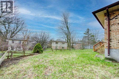 Expansive lawn area with a gentle slope - 27 Walmer Gardens, London, ON - Outdoor