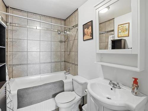 538 Tremblay St, Winnipeg, MB - Indoor Photo Showing Bathroom