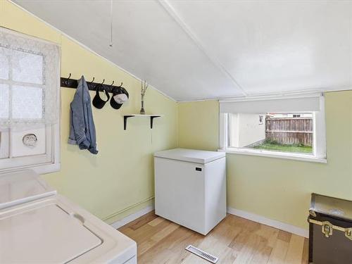 538 Tremblay St, Winnipeg, MB - Indoor Photo Showing Laundry Room