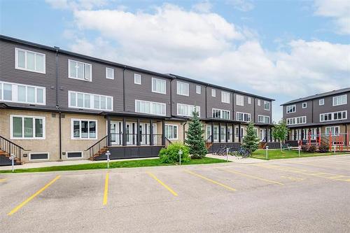 223-325 Park East DR  Winnipeg, MB R3Y 1Z9