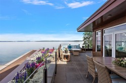 #302-9115 Lochside Dr North Saanich, BC V8L 1N1