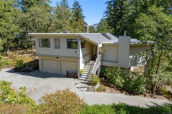4468 Autumnwood Lane  Saanich, BC V8X 4V8
