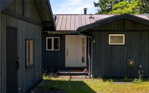 148 Oakspring Rd, Salt Spring, BC 