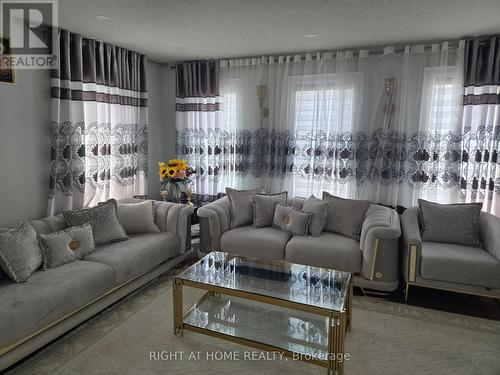 3 Wainwright Drive, Ajax, ON - Indoor Photo Showing Living Room