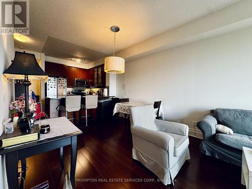 503 - 111 Upper Duke Crescent, Markham, ON - Indoor Photo Showing Living Room