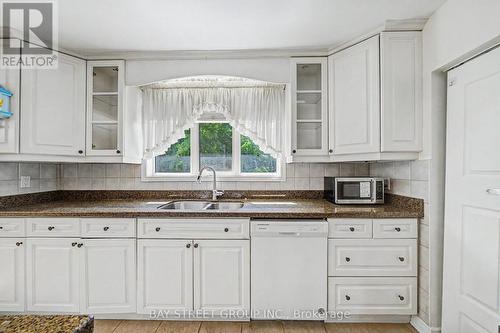 32 Alanadale Avenue, Markham, ON - Indoor Photo Showing Kitchen With Double Sink