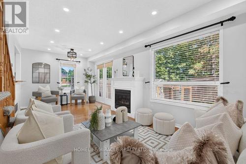 59 Dawson Crescent, Milton, ON - Indoor Photo Showing Living Room