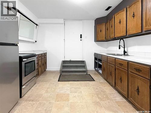 161 5Th Avenue Ne, Swift Current, SK - Indoor Photo Showing Kitchen With Double Sink