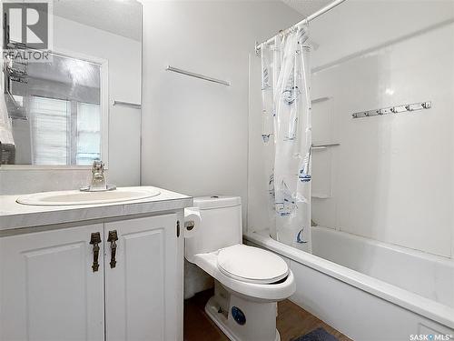 161 5Th Avenue Ne, Swift Current, SK - Indoor Photo Showing Bathroom