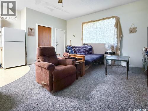 161 5Th Avenue Ne, Swift Current, SK - Indoor Photo Showing Living Room