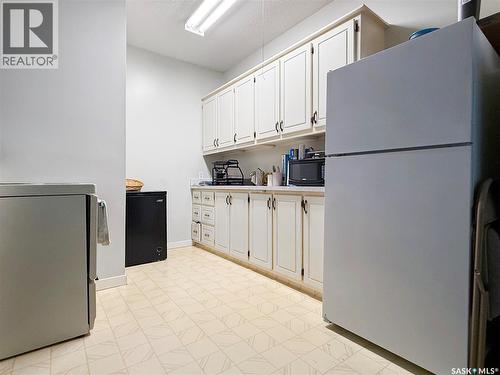 161 5Th Avenue Ne, Swift Current, SK - Indoor Photo Showing Kitchen