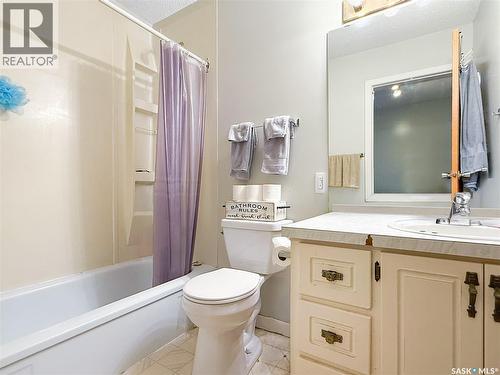 161 5Th Avenue Ne, Swift Current, SK - Indoor Photo Showing Bathroom