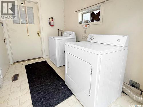 161 5Th Avenue Ne, Swift Current, SK - Indoor Photo Showing Laundry Room