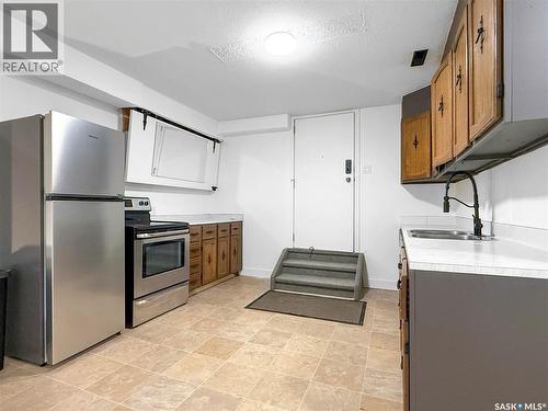 161 5Th Avenue Ne, Swift Current, SK - Indoor Photo Showing Kitchen With Double Sink