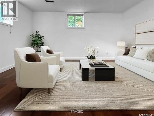 161 5Th Avenue Ne, Swift Current, SK - Indoor Photo Showing Living Room