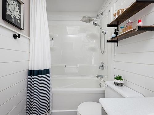 141 Hemlock Drive, Elmsdale, NS - Indoor Photo Showing Bathroom