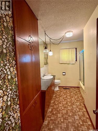 2921 23Rd Street W, Saskatoon, SK - Indoor Photo Showing Bathroom