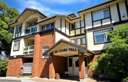 #204-2045 Carrick St Oak Bay, BC V8R 2M5