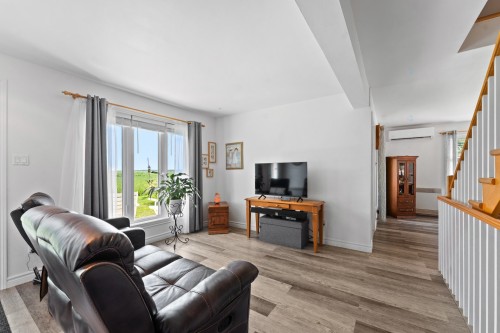 Salon - 1181 Rg St-Joseph, Sainte-Julienne, QC - Indoor Photo Showing Living Room