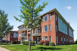 202-2550 Boul. Jacques-Marcil  Longueuil (Saint-Hubert), QC J3Y 9A3