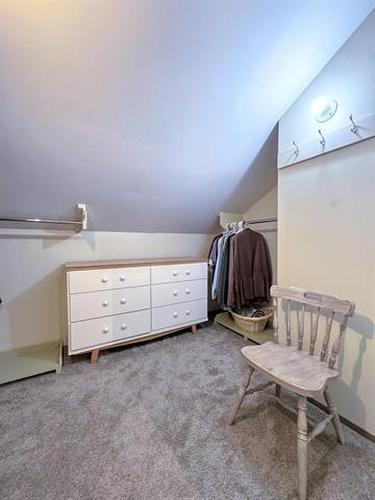 52 Vanscoy Rd, Winnipeg, MB - Indoor Photo Showing Bedroom