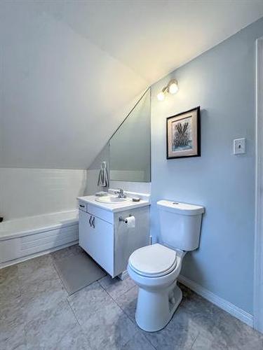 52 Vanscoy Rd, Winnipeg, MB - Indoor Photo Showing Bathroom