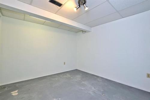 52 Vanscoy Rd, Winnipeg, MB - Indoor Photo Showing Other Room