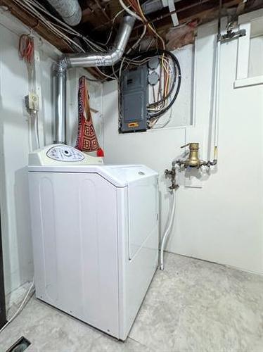 52 Vanscoy Rd, Winnipeg, MB - Indoor Photo Showing Laundry Room