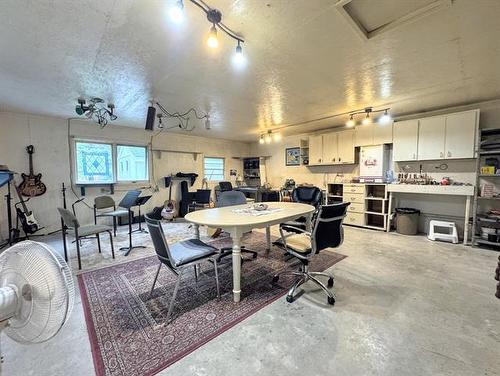 52 Vanscoy Rd, Winnipeg, MB - Indoor