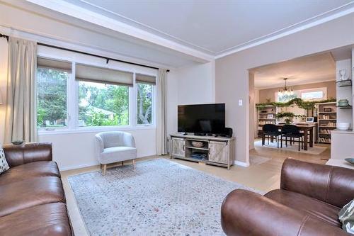 52 Vanscoy Rd, Winnipeg, MB - Indoor Photo Showing Living Room